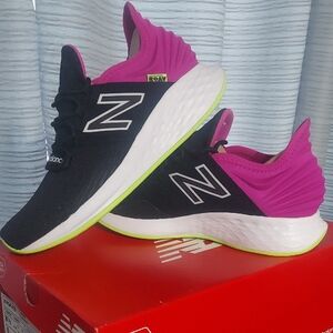New Balance Women's Black and Pink Sneakers Size 8.5
